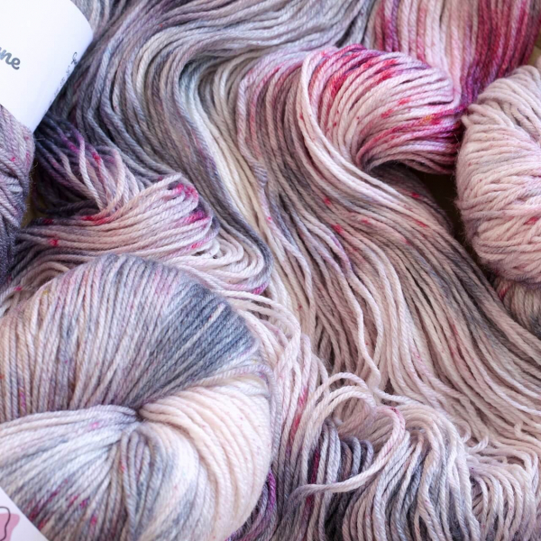 Scheinmohn gefärbt auf Atelier Zitron Seidenstrasse