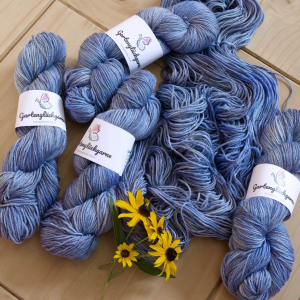 Kornblume gefärbt auf Atelier Zitron Understatement